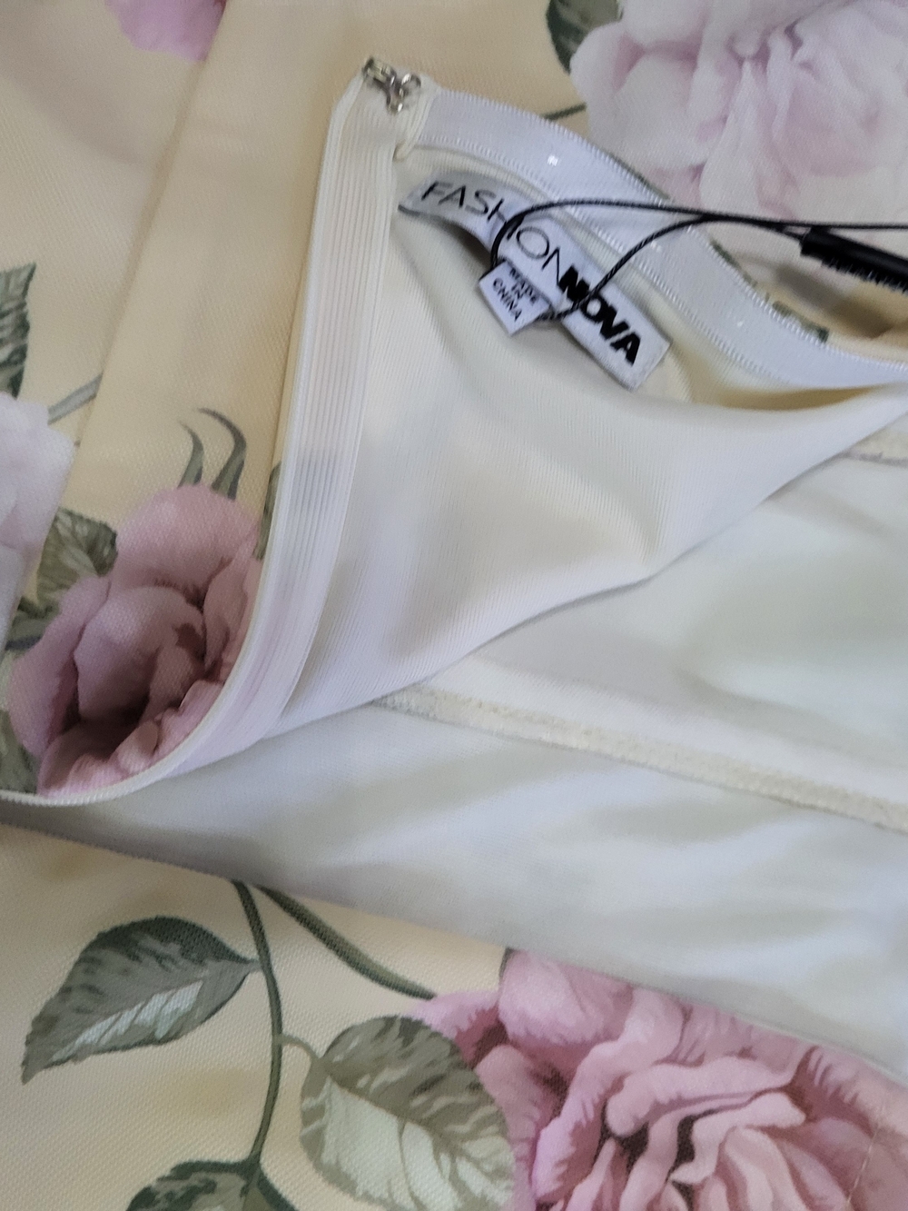 Nwt Fashion Nova Yellow Floral Mini Dress with Pink Roses 1x - Picture 4 of 5